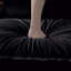 Luxueux canapé rembourré en chenille avec coussins à deux couches et sièges spacieux, parfait pour la vie moderne et le confort.