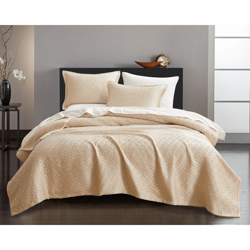 Ensemble de couvre-lit matelassé 3 pièces Nue Honeycomb Luxe Disponible en trois coloris., Doré