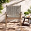 Chaises de patio robustes en bois d'acacia et en osier, idéales pour les petits espaces