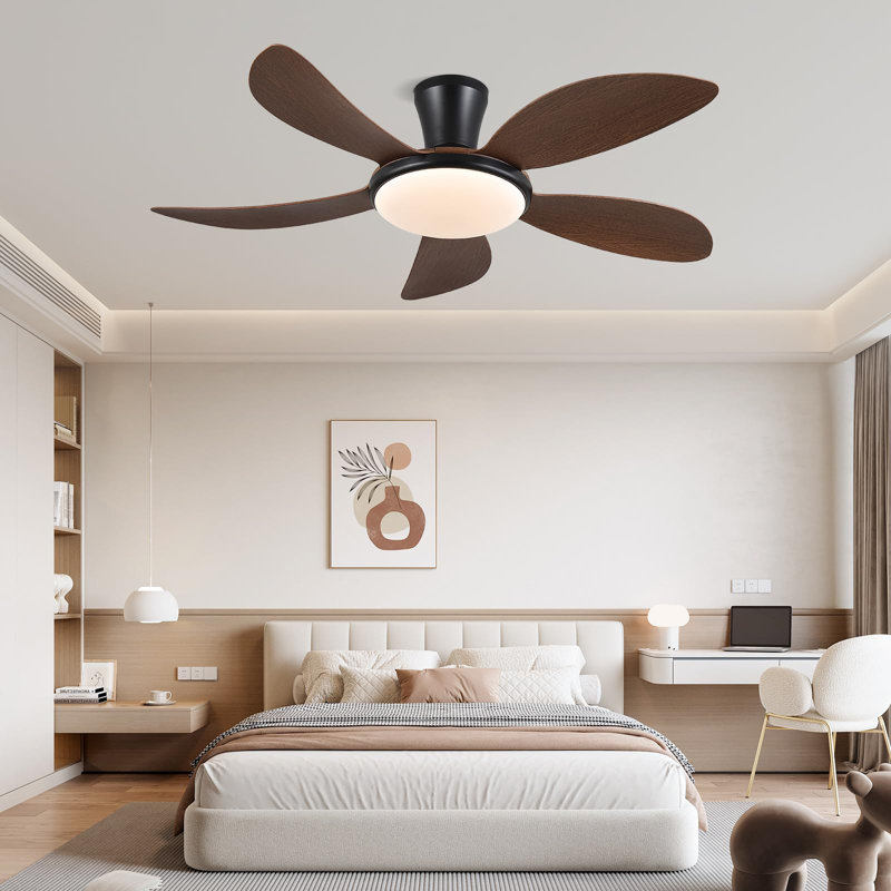 Ventilateurs de plafond modernes à profil bas de 48 pouces à 5 pales avec lumières et télécommande / app, Brun
