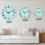 Petites feuilles turquoise sur fond blanc-729923813