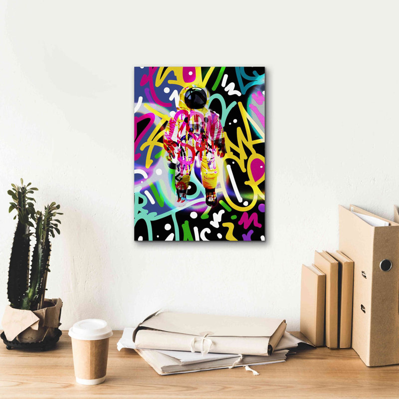 «Colorful Astronaut Graffiti Art 12» par Irena Orlov, impression sur toile giclée sur toile, H 16 po x l 12 po x P 0,75 po