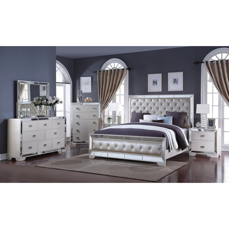 Ensemble de chambre à coucher tapissier Latrasha Champagne, Très grand lit