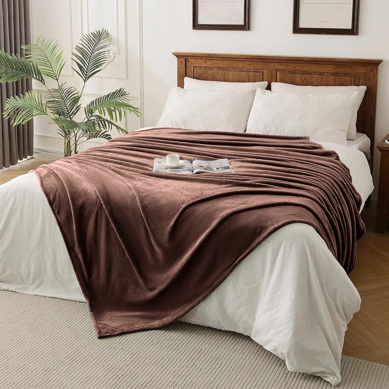 Plush Mink Fleece Blanket – Ultra-Soft, Lightweight Throw For All Seasons, 130cm x 150cm, Coffee