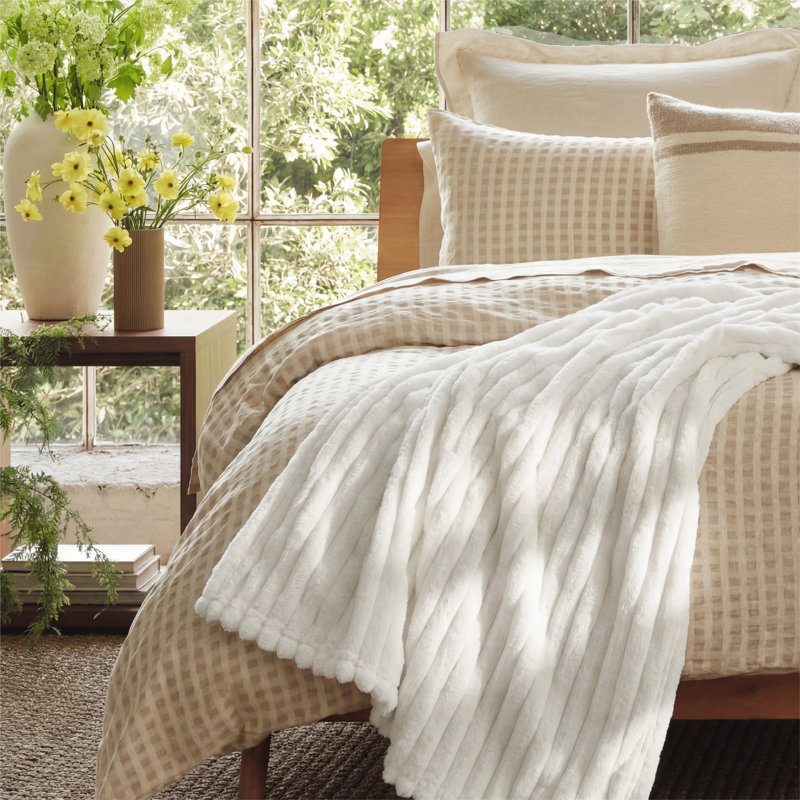 Jeté de lit en flanelle pour fille, couverture douce et confortable 300 GSM pour dortoir et décoration intérieure, blanc vif, cadeau toutes saisons