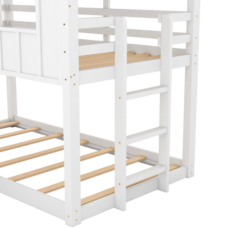 Au-dessus d'un lit superposé avec fenêtres - Offrez un espace de sommeil confortable et élégant avec glissade en pin pour la longévité