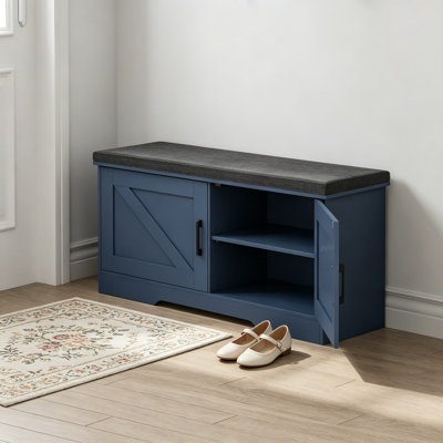 Banc de rangement à 2 niveaux avec coussin de siège rembourré, banc de rangement pour chaussures de 39,4 pouces de large avec 2 portes de grange et tablette réglable