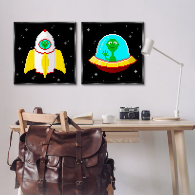  Pixel Alien Spaceship, ensemble de 2 toiles flottantes encadrées par June Erica Vess