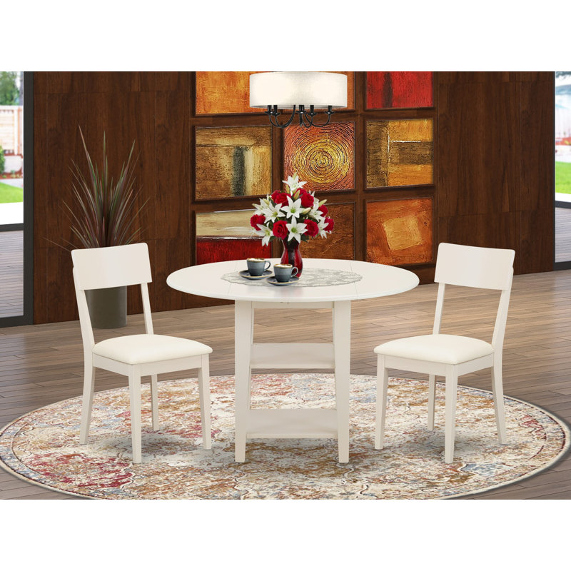 L'ensemble de salle à manger 3 pièces comprend une table de salle à manger ronde avec feuilles et tablettes Dropleaf et 2 chaises en similicuir, blanc lin