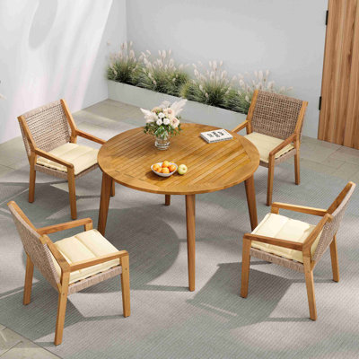 Ensemble repas d'extérieur - Table Stamford en bois d'acacia de qualité supérieure et chaises en osier avec coussin crème pour une expérience culinaire confortable, convient aux grands rassemblements (1 table + 4 chaises)