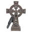 Croix celtique avec figurines en oiseau