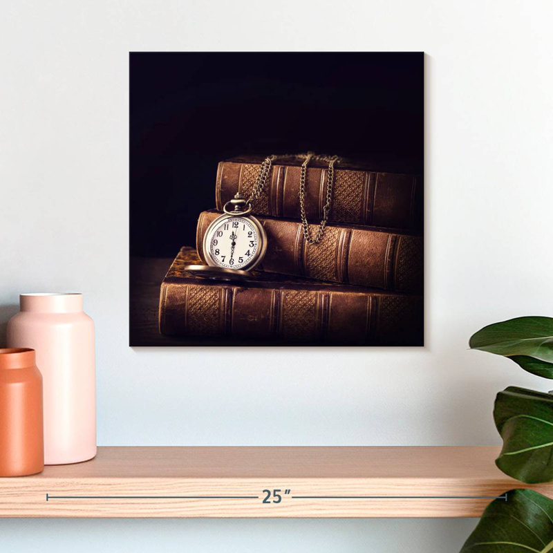 Livres et montre de poche Kerner, H 16 po x l 16 po