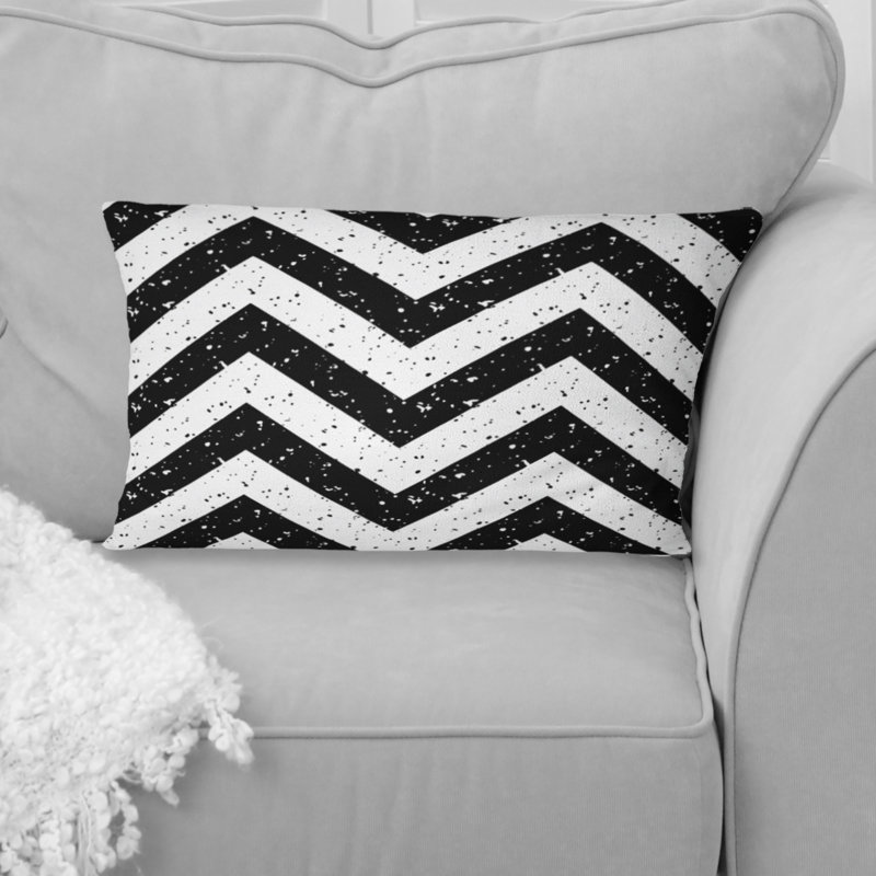 Chevron Flow I - Coussin lombaire à chevrons, Noir / blanc