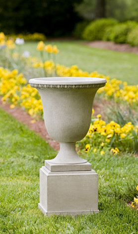 Williamsburg Handmade Urn Planter, Verde
