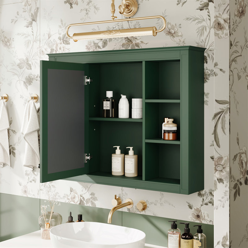 Cette armoire de rangement murale avec miroir et tablettes réglables est un ajout élégant et fonctionnel à votre salle de bain.