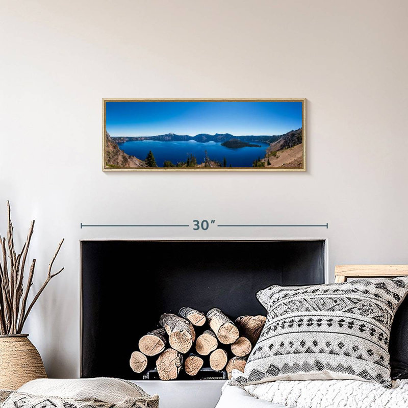 Horizon bleu du lac de cratère, 25" X 9", Cadre flottant en bois naturel