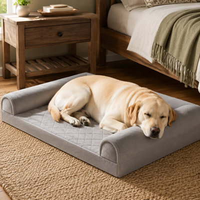 Canapé orthopédique imperméable gris de 91 x 69 cm pour grands chiens, avec mousse alvéolée de soutien, coussins latéraux, housse amovible et fond antidérapant pour plus de confort.
