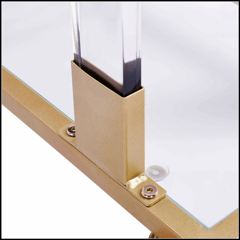 Table d'appoint dorée avec pieds en acrylique et plateau en verre trempé, parfaite pour les espaces de vie modernes et élégants