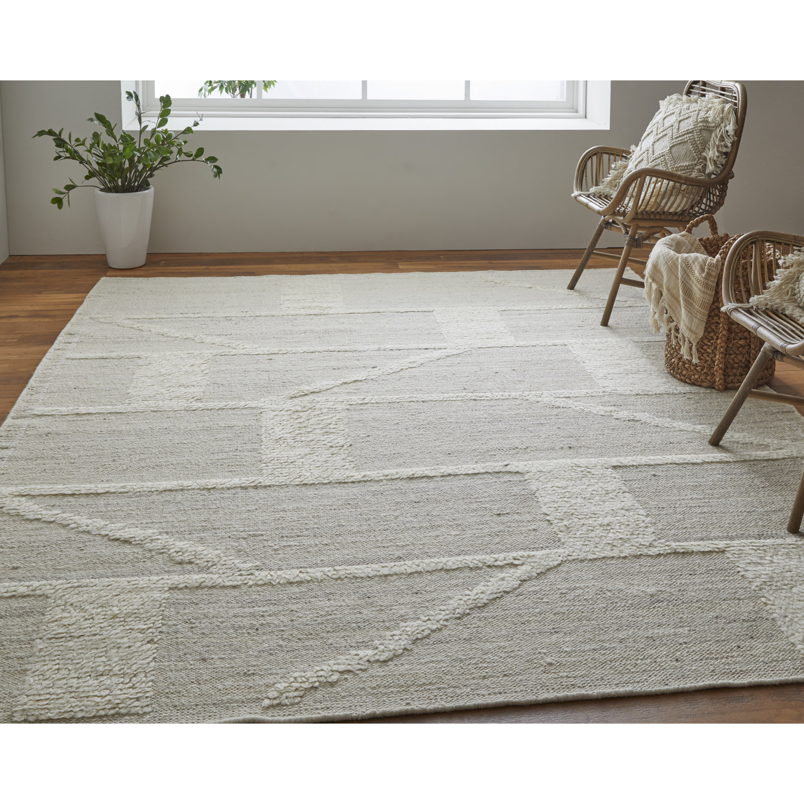 Jalaycia Handmade Wool Tan Rug, Rectangle 3'6" x 5'6"