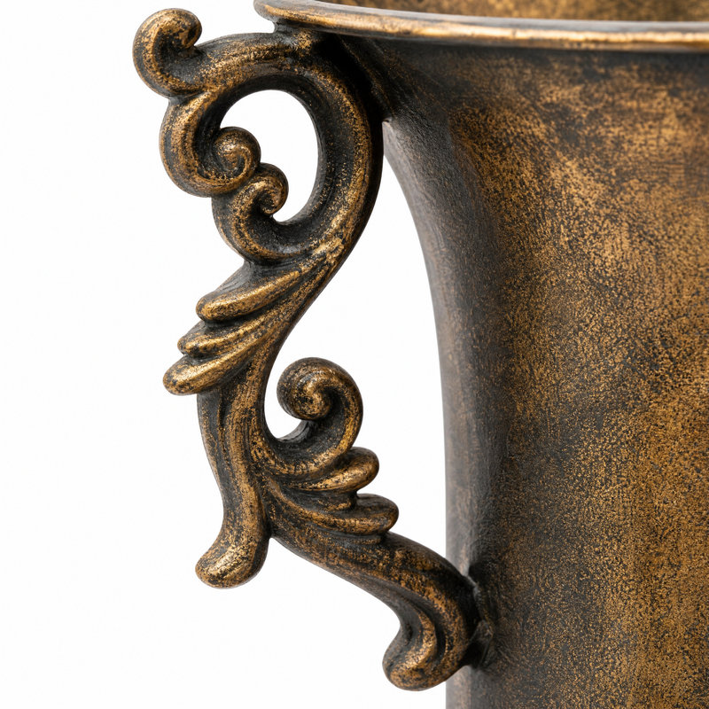 Vase trophée en métal d'inspiration rétro