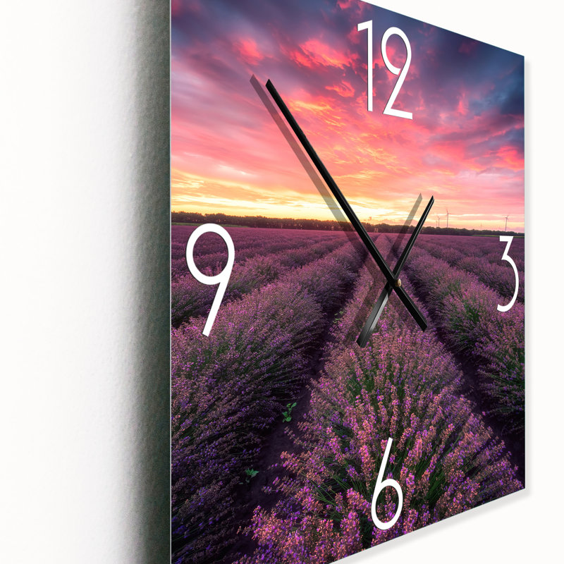 Lever de soleil et nuages dramatiques sur un champ de lavande - horloge murale, Petit