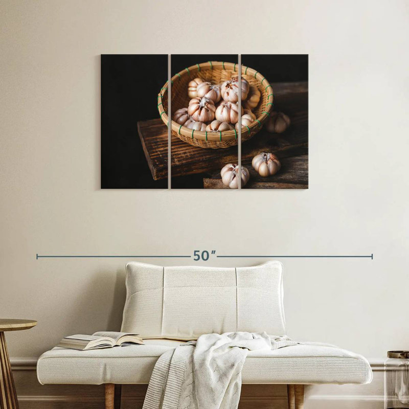 Yarlin Garlic, 24" H x 38" W