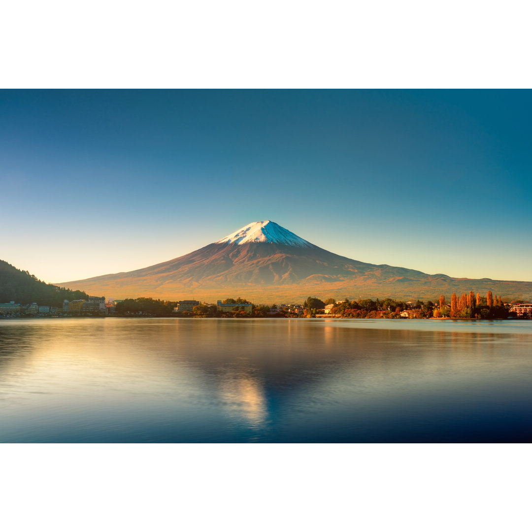 Sonnenaufgang des Berges Fuji von GoranQ - Druck