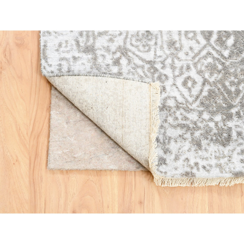 Tapis de couloir gris en soie pure noué à la main 2 pi 7 po x 10 pi 60A469B03356484EB0FB5A5B899F4FB0