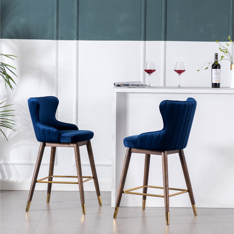 2 tabourets à oreilles à hauteur de comptoir bleus, revêtement en velours, rembourrage en mousse épaisse, pieds de style Mid-Century avec finition noyer, métal et ornements électrolytiques dorés 2, tissu en métal dense