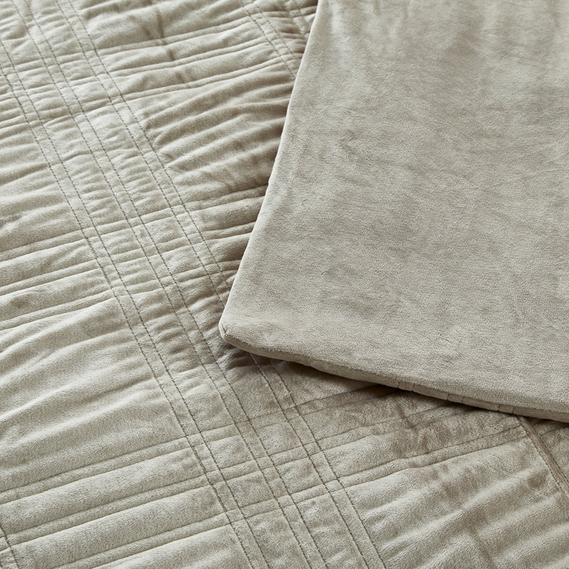Couverture matelassée pour chambre Yasmine, l 48 po x L 72 po, Taupe, 12 lb