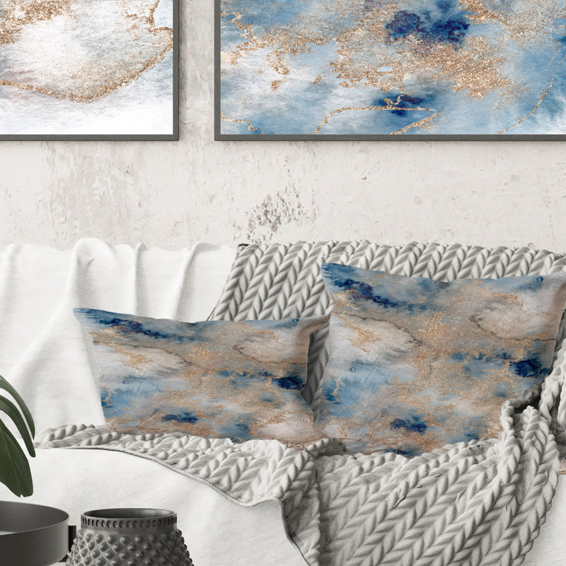 Coussin bleu et doré Marble Clouds I - Modern Printed, 16 po x 16 po
