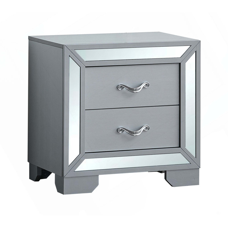 Table de chevet argentée à 2 tiroirs, poignées en chrome poli et cristal, tiroirs en queue d'aronde, façades à garniture de miroir