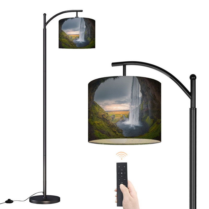 Lampe sur pied à arc avec abat-jour réglable derrière la cascade Seljalandsfoss Waterfall Lampadaire Islande