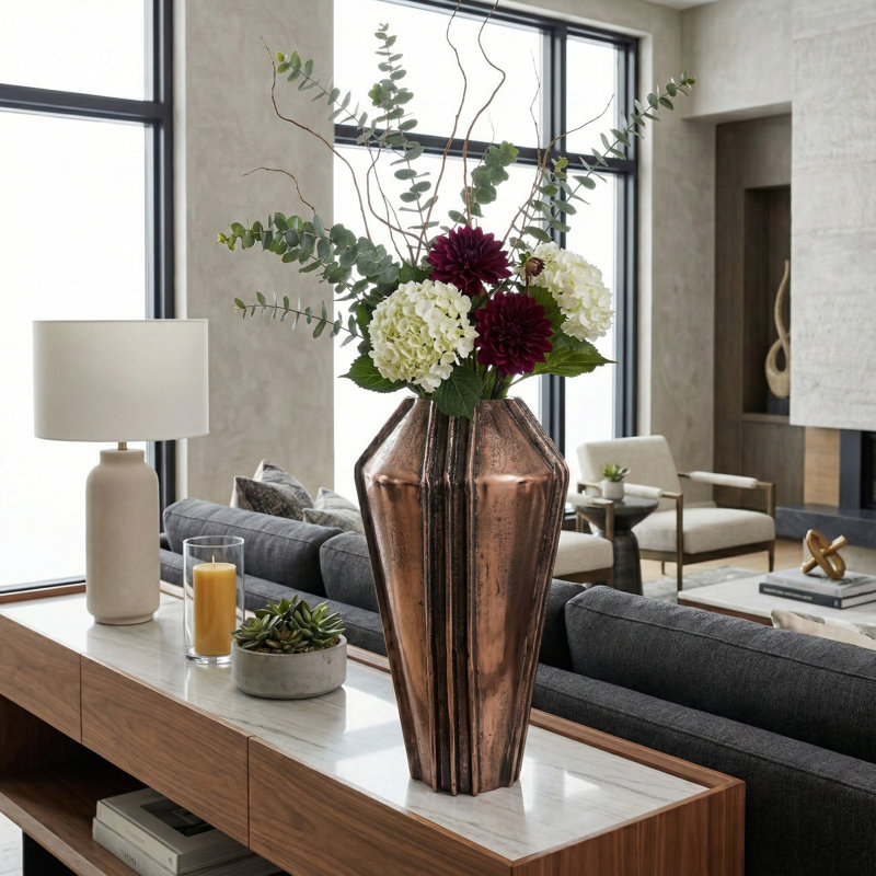 Vase sculptural en métal sculpté pour salon, H 17 po x l 9 po x P 9 po