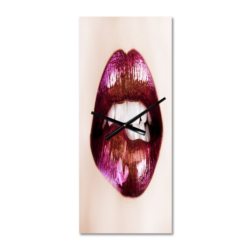 Gros plan sur des lèvres mauves - horloge murale moderne, Petit