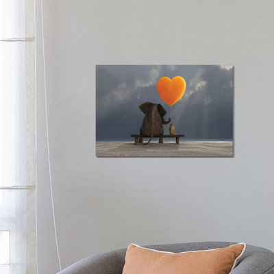 Éléphant et chien tenant un ballon en forme de cœur