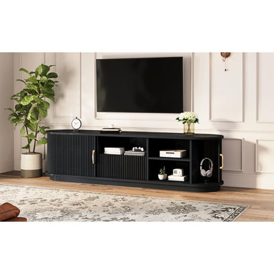 Meuble télé noir rétro avec lattes en bois coulissantes pour téléviseurs de 75 po, tiroir de style armoire et gestion des câbles, console média Grain, espace de vie principal, portes d'ameublement de conception rustique, chambre cannelée
