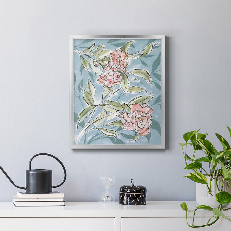 «Faded Camellias I», toile encadrée de qualité supérieure - prête à être accrochée, Argent, H 24 po x l 20 po