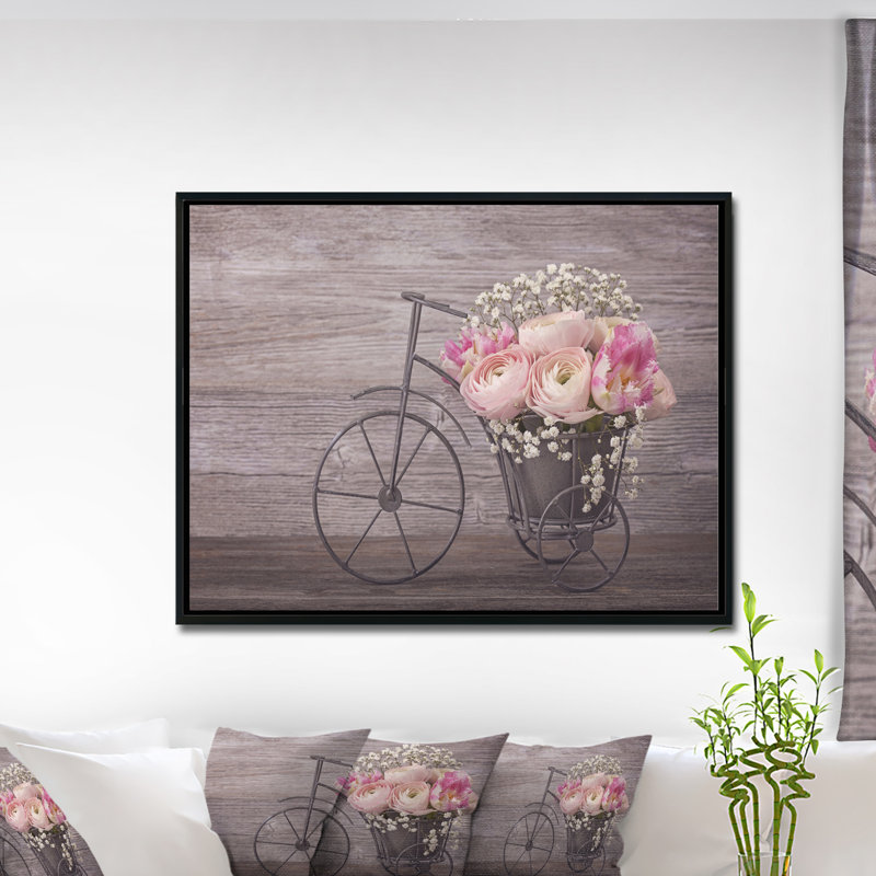«Ranunculus Flowers on Bicycle», photographie, H 12 po x l 20 po x P 1 po, Toile avec cadre flottant