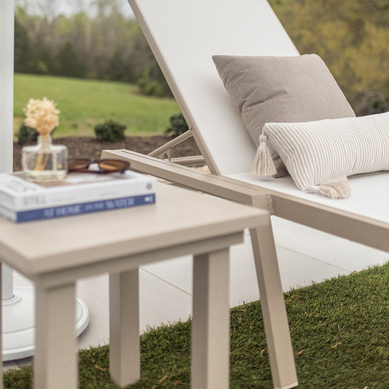 Table de bout berçante en aluminium Mesquite, Filon de bois mesquite