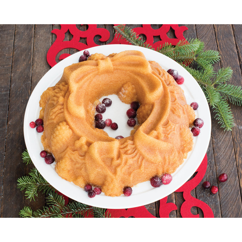 Nordic Ware Seasonal Holiday Wreath Bundt Cake Pan Reviews