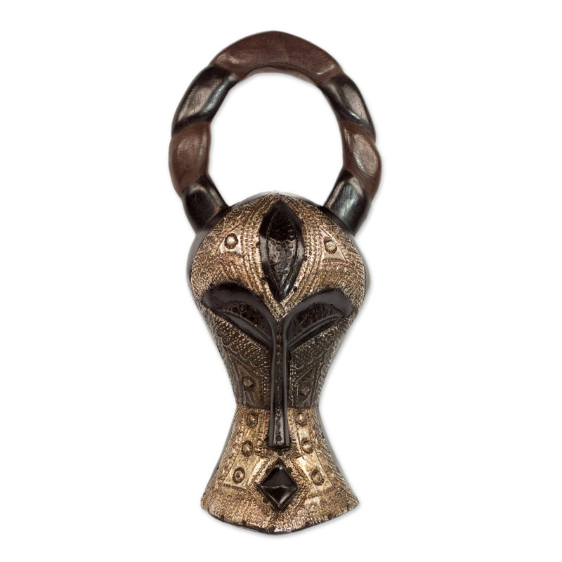 Masque africain audacieux et chatoyant