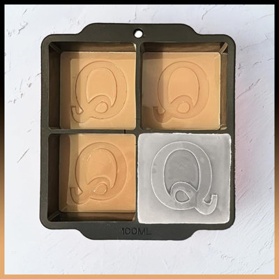 Moule à glaçons personnalisé en forme de lettre Q avec monogramme personnalisé - grand plateau de glace initial en silicone de 2 pouces, cadeau personnalisé parfait (idéal pour les cocktails, le whisky et les boissons),
