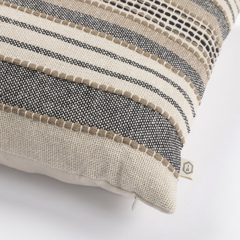 Coussin décoratif Indigo Road par égyptien Sherrod Azzo