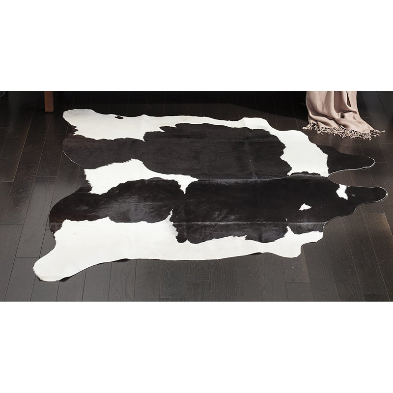 Tapis noir en cuir de vache imprimé à la main Ehrlich