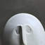 Sculpture abstraite figurative dans un style luxueux clair