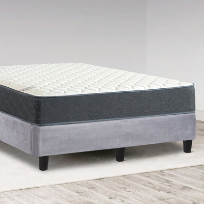 Matelas hybride à ressorts ensachés moyen en mousse à mémoire de forme 9 po Adrienna, avec lit plateforme en bois 13 po