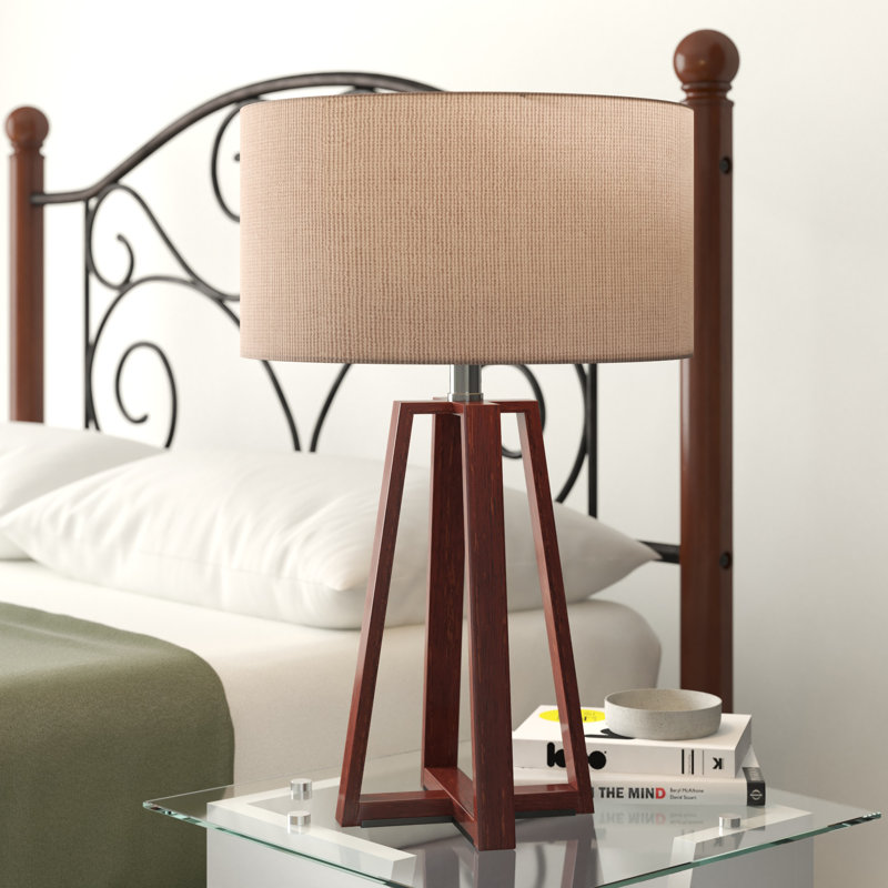 Lampe de table à trépied 24 po Stela