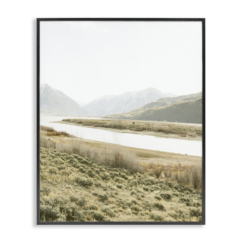 Giclée encadrée par River Mountains Peace, conception par Leah Straatsma, H 20 po x l 16 po, Giclée encadrée noir minuit