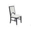 Chaise à découpes arquée en tissu blanc